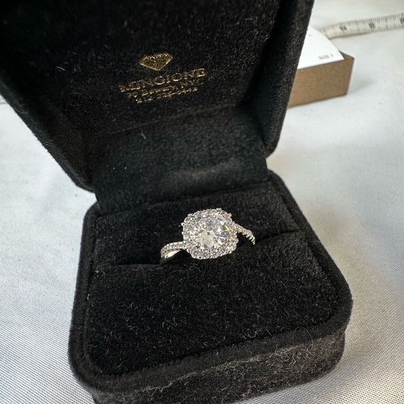 NWT Princess cut sparkly CZ Halo ring 925 silver Size 7 - Picture 2 of 7